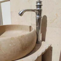 صورت شویی سنگی با شیر روشویی بامبو پایه بلند