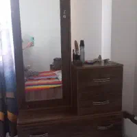 میز آرایش بسیار سالم و اینه کشویی