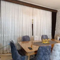 پرده توری و کتیبه و کنار پرده