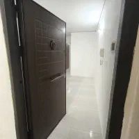 آپارتمان-طبقه-دوم-شیک-وتمیز-نقاشی-شده-بدون-مالک