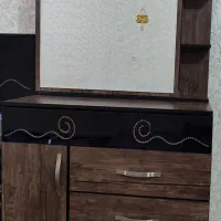 تختخواب دونفره و میز آرایش