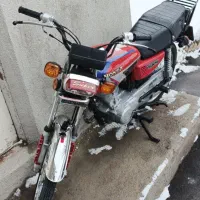 یک دستگاه موتورسیکلت مدل 84 درحد پلاک ملی