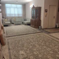 آپارتمان ۱۳۰ متری + سالن با پرده + حیاط دار|اجارهٔ آپارتمان|تهران, شهرک گلها (تهرانسر)|دیوار