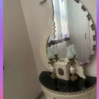 آیینه و شمعدان و میز آرایش