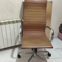یک عدد صندلی گردان مدیریتی وارداتی جکدار در حد نو