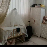 تخت کنار مادر چوبی