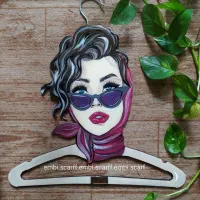 چوب لباسی دستساز ویژه آنلاین شاپ و فروشگاه ها