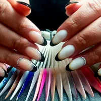 مدل خدمات کاشتوترمیم ژلیش مانیکور لمینت کاور ناخن|خدمات آرایشگری و زیبایی|قم, هفت تیر|دیوار