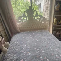 تخت خواب به همراه ۲ عدد پاتختی