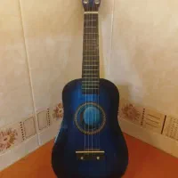 گیتار آبی کوچک