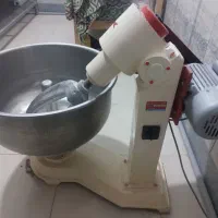 خمیرگیر.وردنه برقی. ترازو.میز کار .کابینت