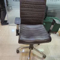 میز، و تعدادی صندلی 5.۰۰۰.۰۰۰|مبلمان اداری|رشت, دیلمان|دیوار