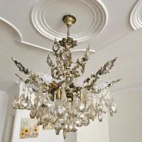 دو عدد لوستر و یک دیوار کوب