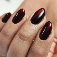 ارائه خدمات ناخن و اموزش