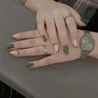 کاشت ناخن|خدمات آرایشگری و زیبایی|مشهد, دوست آباد|دیوار