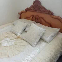 تخت دونفره، کمد، دراور و اینه، پاتختی