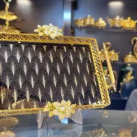 سینی مشکی اماراتی با رگه های طلایی طرح سه بعدی