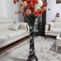 گلدان با گلهایش