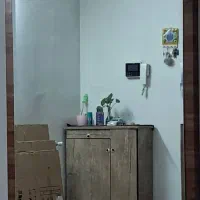 آینه قاب دار آرایشگاهی