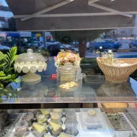 کار در کافه قنادی/چهارراه هشت بهشت