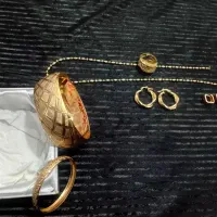 طلا ۱۰۰زیر تابلو