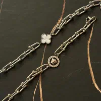 دستبند تیفانی ورساچه و ونکلیف