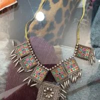 سینه ریز و گوشواره