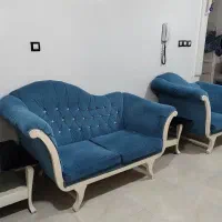 مبل ۴ نفره بسیار تمیز همراه دومیزعسلی