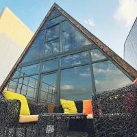 کلبه سوییسی دوبلکس ساحلی  رو به دریا