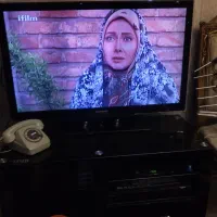 تلویزیون سامسونگ ۴۲اینچ با میز