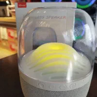 اسپیکر اتاق خوابی با رنگهای خاص
