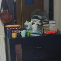 تخت دو نفره بهمراه پاتختی و میز آرایش