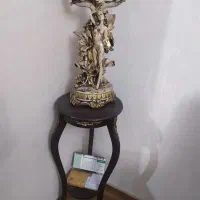مجسمه پلی استر و میز