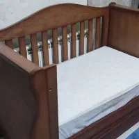 تخت چوبی نوزاد