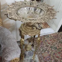 کنار سالنی ظرف میوه