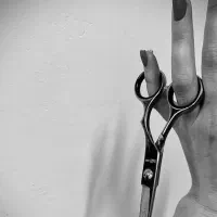 استخدام دستیار کوتاهی زنانه