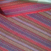 روی فرش یا زیر سفره ای