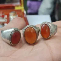 سه عقیق کهنه کهنه