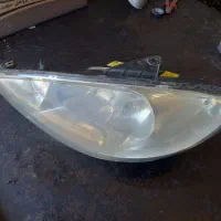 یک جفت چراغ جلو ۲۰۶