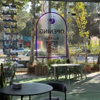 همکار آقا در کافه بستنی