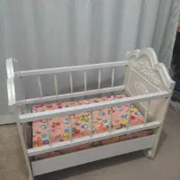 تخت کنار مادر