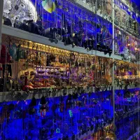 به یک اینستا باز خانوم و یک فروشنده خانوم