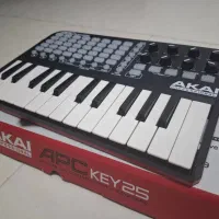 کنترلر حرفه ای آکایی AKAI apc key25 نو با کارتن