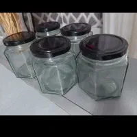 تعدادی لوازم منزل شیشه عسل مربا ادویه وچیزهای دیگه