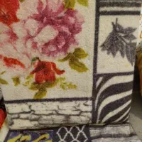 موکت طرح دار زیبا در حد نو ۶ ماه پهن شده