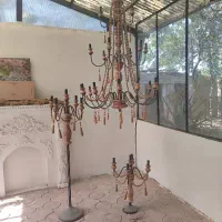 لوستر و شمعدان چوبی