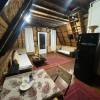 کلبه سوییسی چوبی کوهستانی نزدیک دریاچه ویستان|اجارهٔ کوتاه‌مدت ویلا و باغ|رشت, منظریه|دیوار