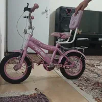 دوچرخه دخترانه رنگ صورتی در حد نو