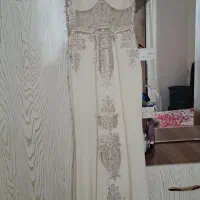 پیراهن سفید|لباس|شاندیز, |دیوار