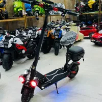 اسکوتر برقی با صندوق حمل عقب